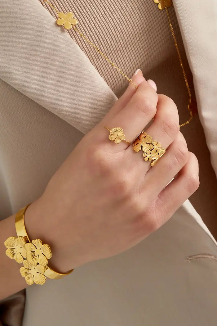 Lily ring
